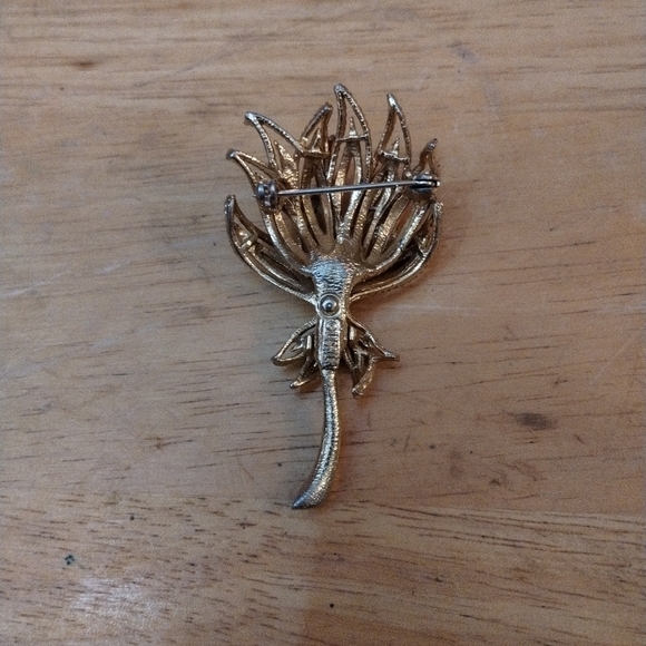 ESTATE signed usner women's brooch pin - Picture 2 of 3